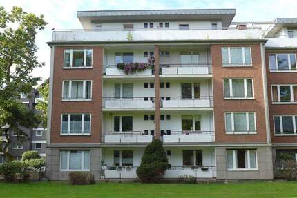 Krefeld-Bismarckviertel: Vierzimmerwohnung mit zwei Loggien und zwei Tiefgaragenstellplätzen 4 zimmer