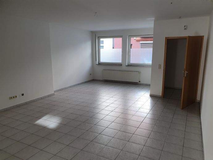 GELEGENHEIT!!! RENOVIERTE 3 ZIMMER ERDGESCHOSS WOHNUNG mit OFFENER KÜCHE + KLEINER TERRASSE in DUISBURG - RHEINHAUSEN - MITTE!!! 3 zimmer