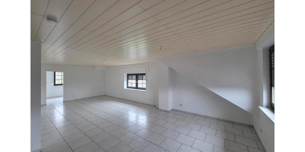 Dachgeschoßwohnung Duisburg Hochheide - 2 Zimmer, 90 m&sup2;, 896&euro; | Angebot:25613644