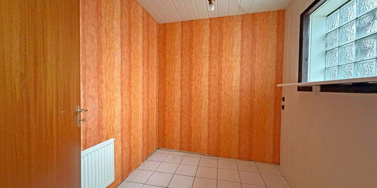 Doppelhaushälfte inklusive Nebengebäuden mit Gestaltungspotenzial in Alpen-Menzelen! 3 zimmer