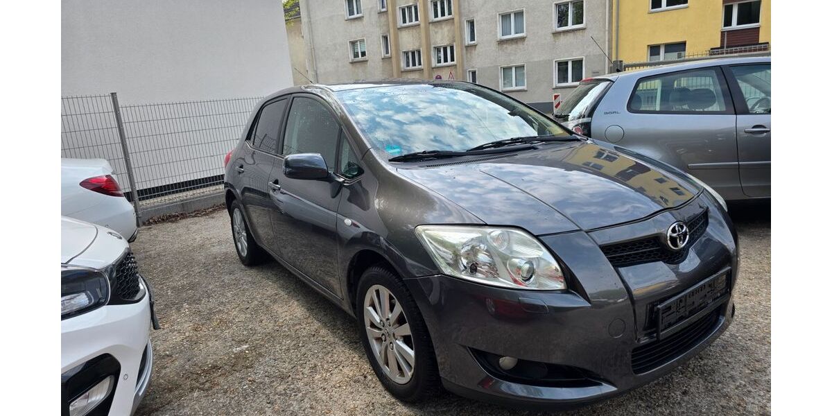 Toyota Auris 124.000 km 6.400 &euro; Essen 45144
