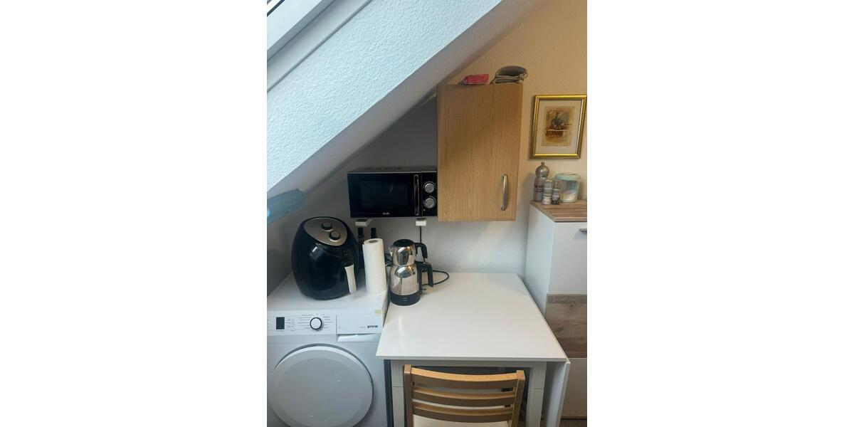 Möblierte Dachgeschosswohnung mit Dachterrasse 2 zimmer