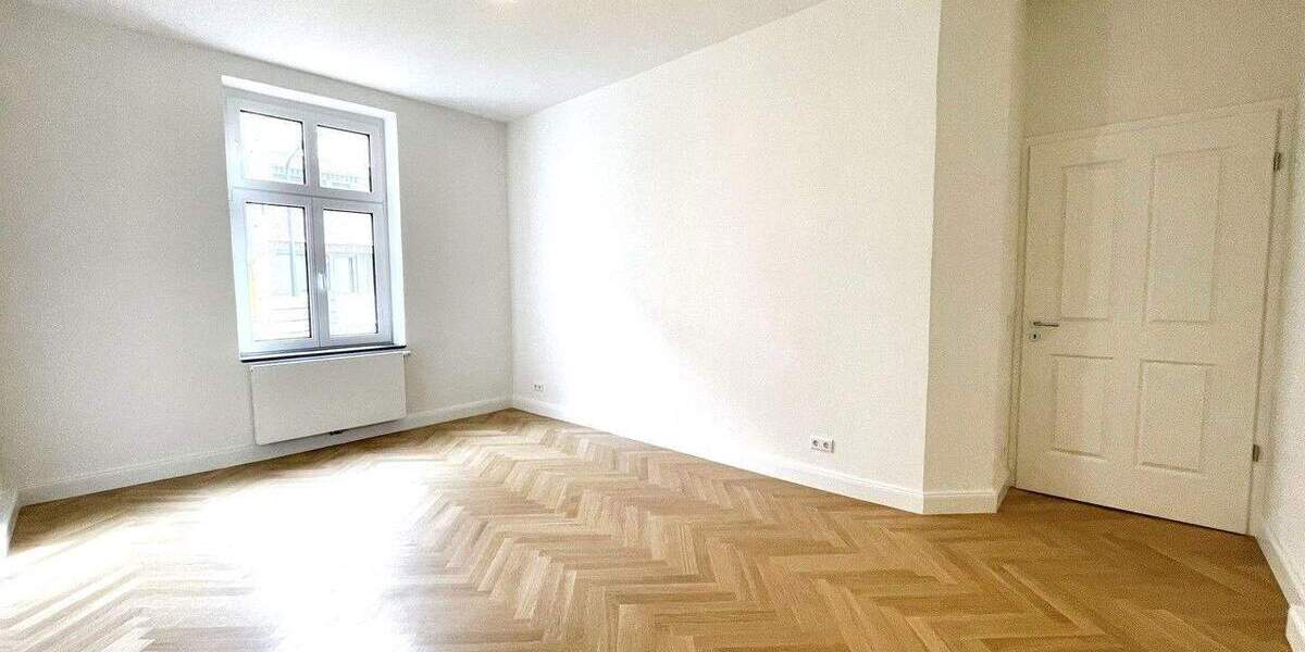 Erstbezug Altbauperle Pempelfort! Stilvoll kernsanierte Beletage mit Loggia u. Aufzug 3 zimmer