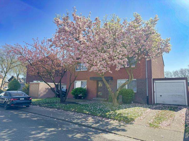 Haus zum Kaufen in Oberhausen 459.000 € 160.9 m²