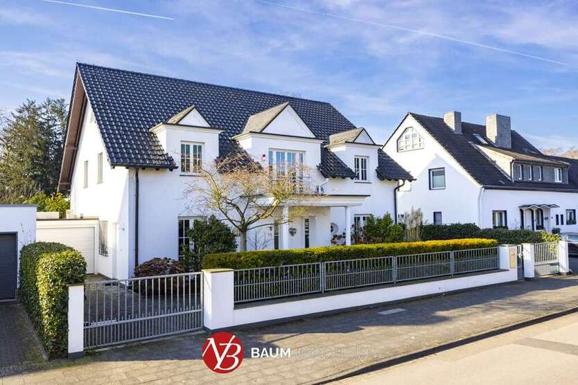 Haus zum Kaufen in Meerbusch 2.290.000 € 351 m²