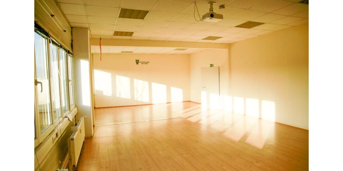 Zentral gelegene und flexible Büroräume Schulungsräume zimmer
