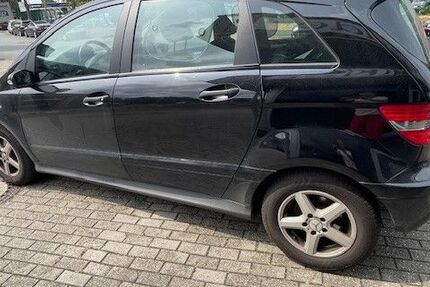 Mercedes-Benz B 150 192.828 km 1.777 &euro; Duisburg 47138