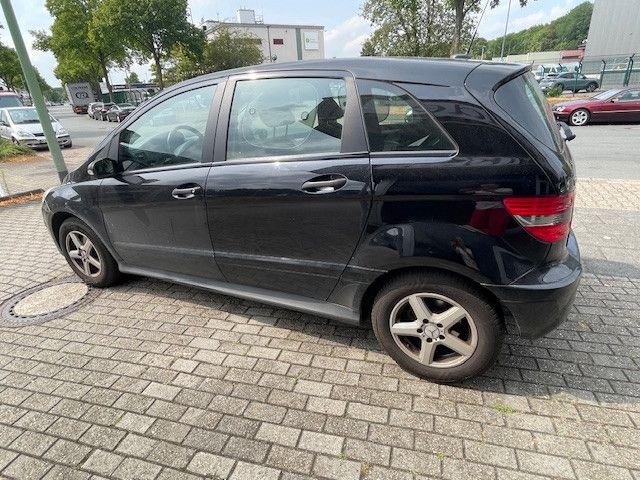 Mercedes-Benz B 150 192.828 km 1.777 &euro; Duisburg 47138