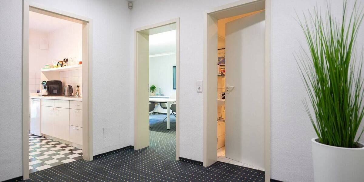 Bismarckplatz! Großzügige Eigentumswohnung mit 2 Terrassen in beliebtem Gebäudekomplex 5 zimmer