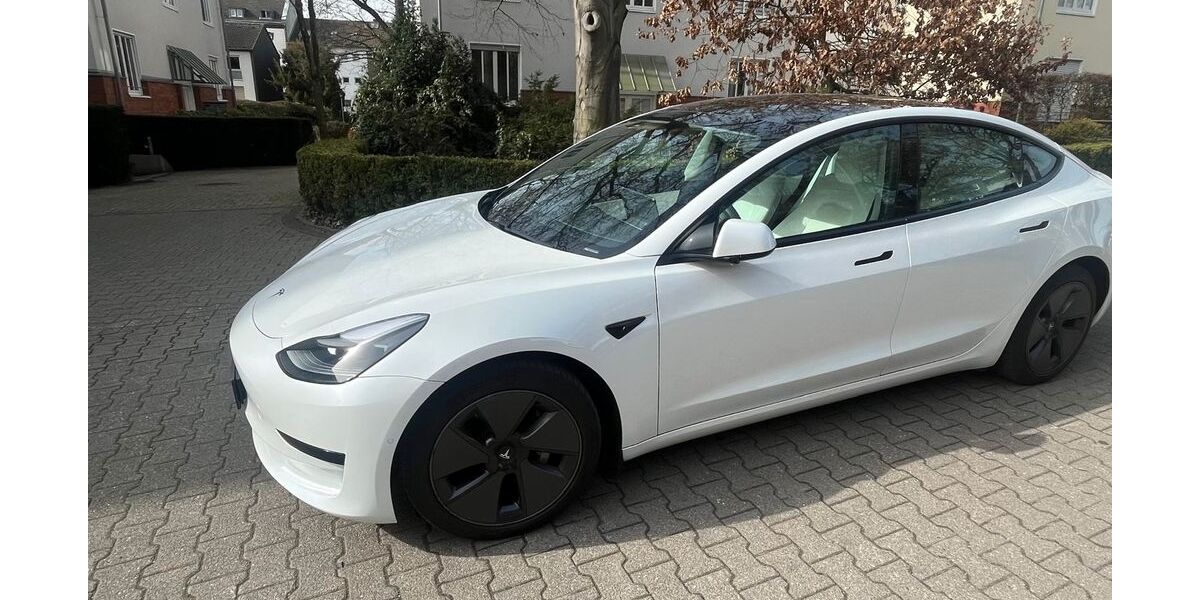 Tesla Model 3 51.152 km 22.500 &euro; Düsseldorf 40597