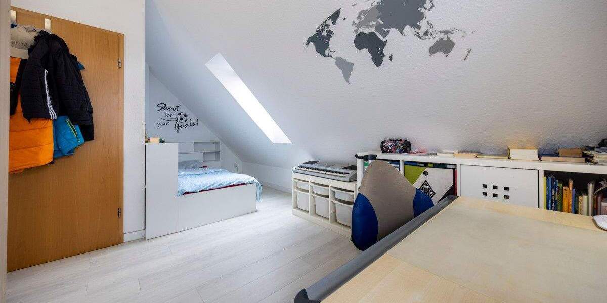 Reiheneckhaus mit 5 Zimmern und Garten in familienfreundlicher Lage von Osterath 5 zimmer