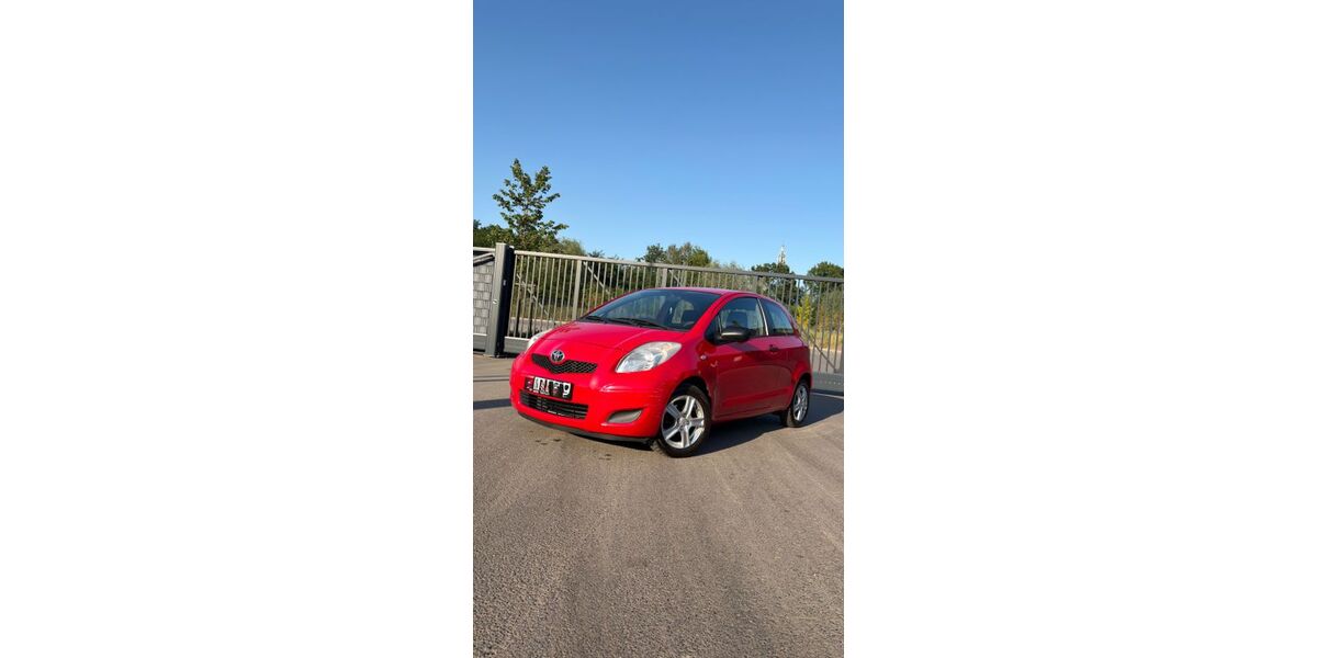 Toyota Yaris 195.942 km 2.200 &euro; Düsseldorf 40599