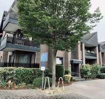 Erdgeschoß Wohnung Balkon Einbauküche PKW Stellplatz in Top Lage 1 zimmer