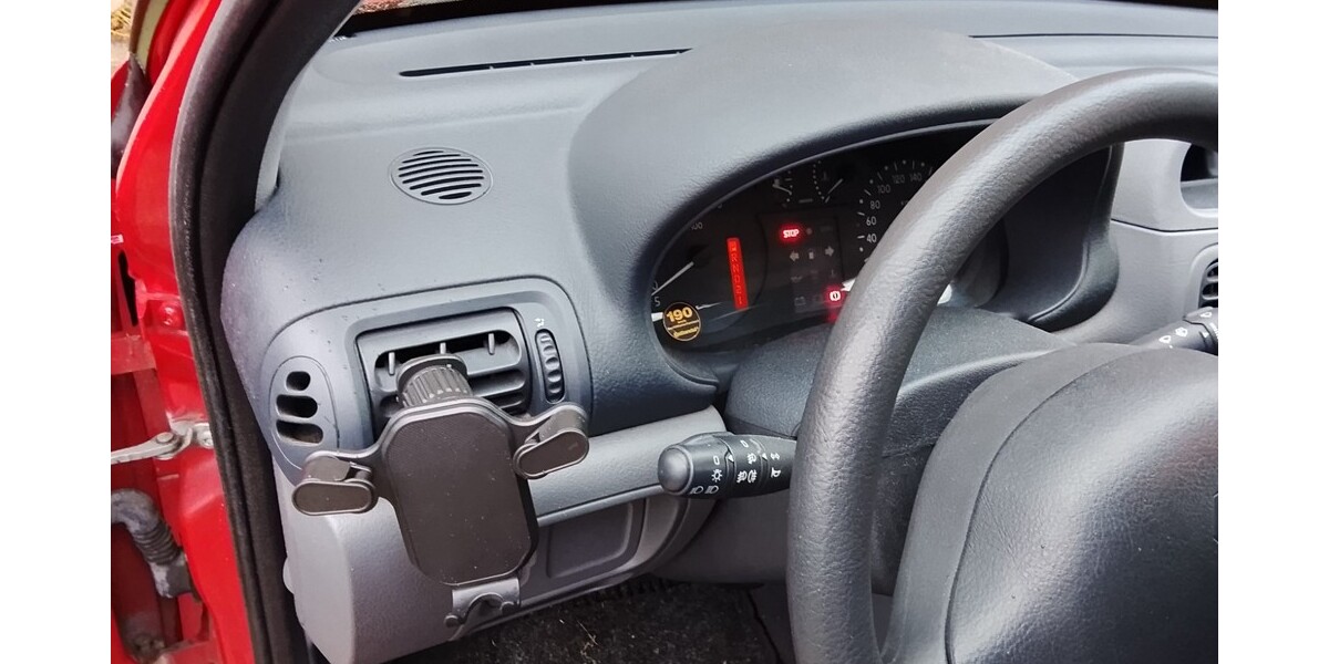 Renault clio 86.000 km 2.750 &euro; Wesel 46483