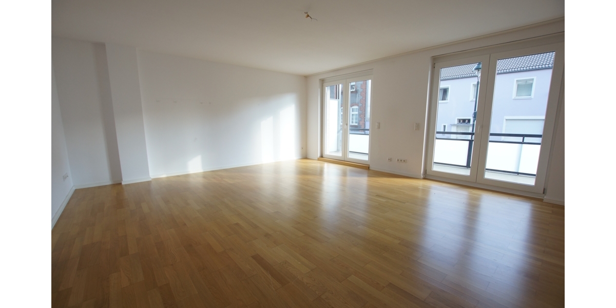 Moderne und großzügige 5 Zimmer-Wohnung über zwei Etagen mit separatem Eingang und Einbauküche - Maisonettenwohnung Düsseldorf Heerdt | Angebot:26971454