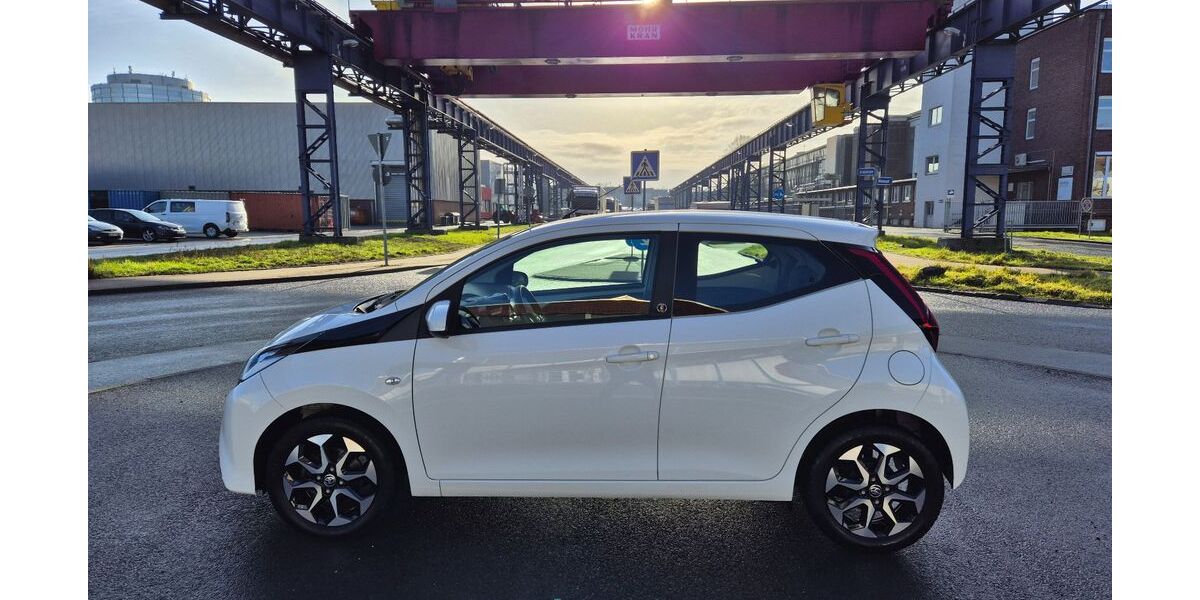 Toyota Aygo (X) 37.000 km 10.190 &euro; Mülheim 45476