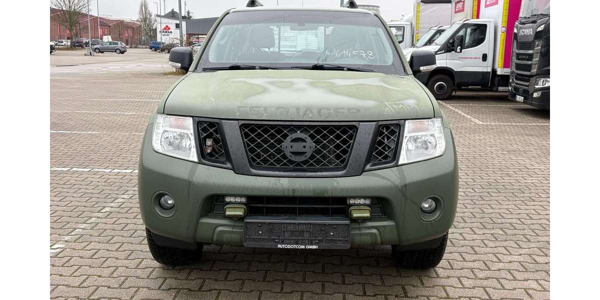 Nissan Pathfinder 114.580 km 18.800 &euro; Duisburg 47055