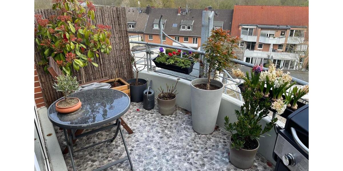 Klein Dachgeschosswohnung in der 4.Etage 2.5 zimmer