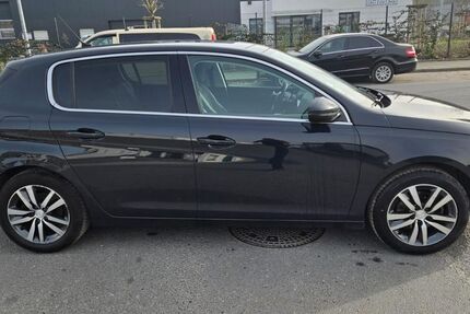Peugeot 308 58.000 km 12.990 &euro; Gelsenkirchen 45884