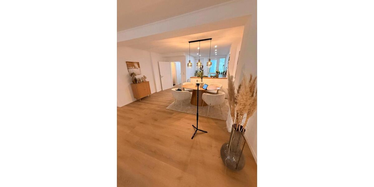 Sanierte Eigentumswohnung ohne Maklergebühr in 47198 Duisburg 3 zimmer