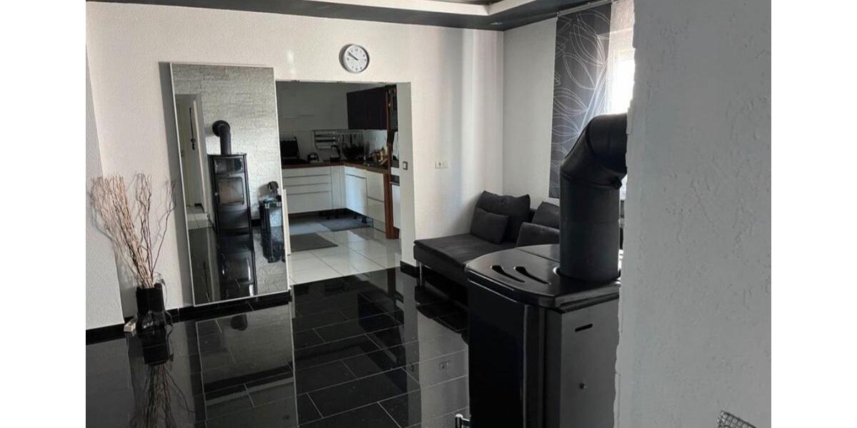 Freistehendes Einfamilienhaus Bungalow mit 10 kWp PV-Anlage 3 zimmer