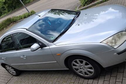 Ford Mondeo 98.200 km 2.900 &euro; Bochum 44801