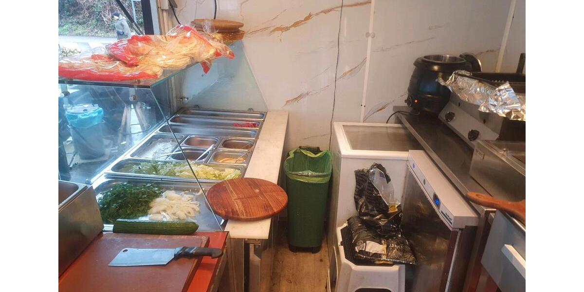 Feste Imbisswagen mitten in Düsseldorf zimmer