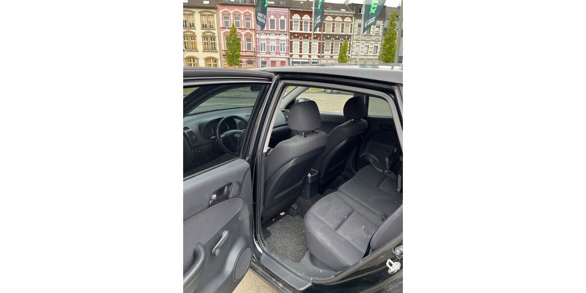 Hyundai i30 149.000 km 2.600 &euro; Krefeld 47805