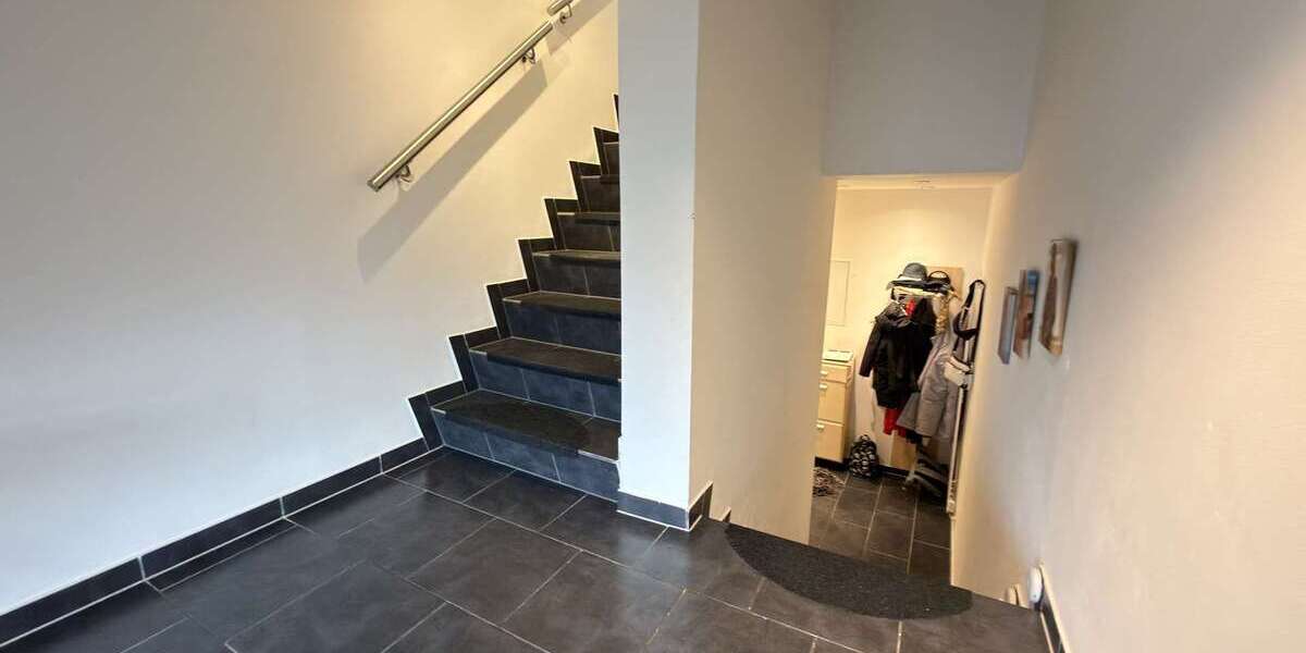 Modernisiertes 3-Parteienhaus mit Maisonette und Gartenanteil nahe Centro - Mehrfamilienhaus, Wohnhaus Oberhausen Osterfeld | Angebot:26523102