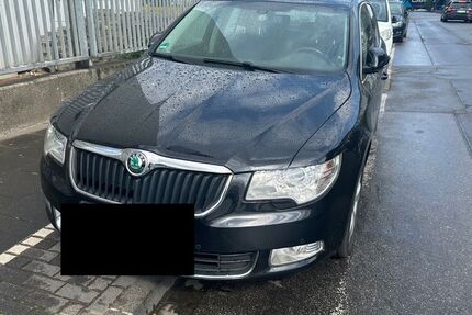 Skoda Superb 214.500 km 4.500 € Duisburg 47053