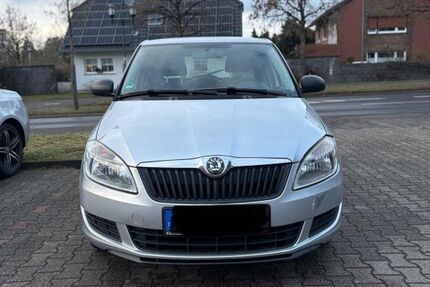 Skoda Fabia 118.700 km 2.800 &euro; Düsseldorf 40468