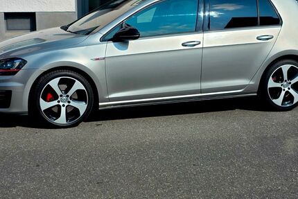 VW Golf 130.000 km 12.800 &euro; Herten 45699