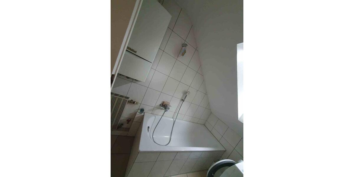 3 Zimmer DG-Wohnung mit Küche und Balkon in Fischeln 3 zimmer