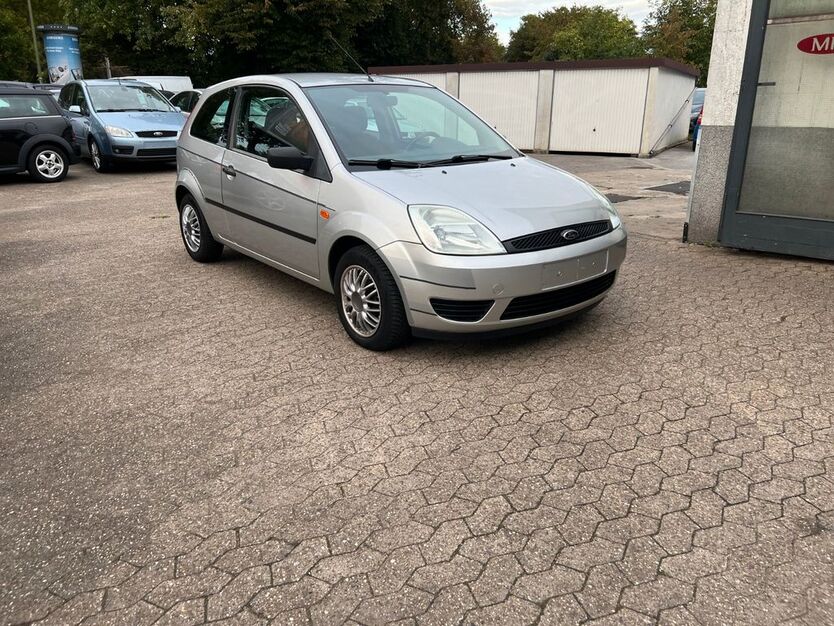 Ford Fiesta 98.000 km 2.480 € Essen 45141