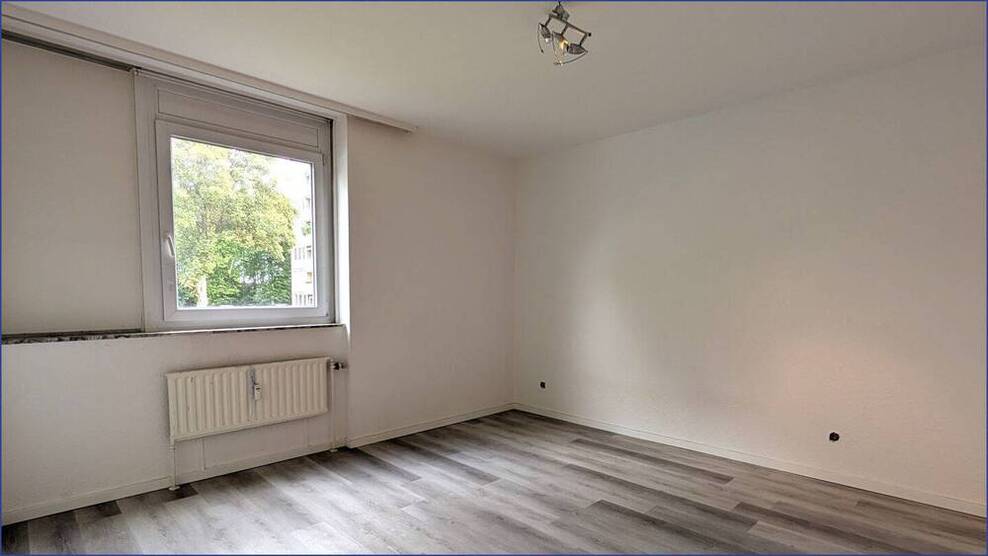 Schöne VierraumWohnung mit Balkon und Pkw-Stellplatz in beliebter Lage