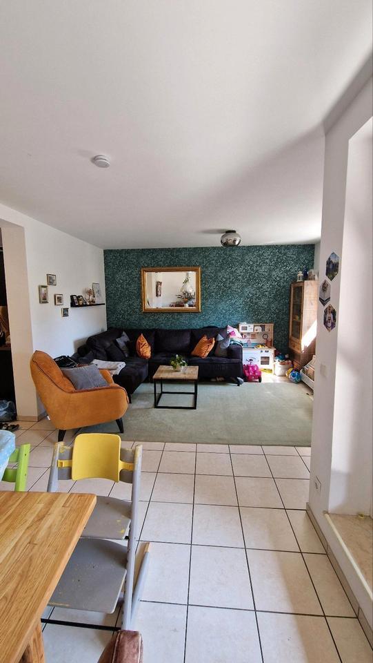 Wohnung im Reihenhausstil mit eigenem Eingang, Garten und Garage
