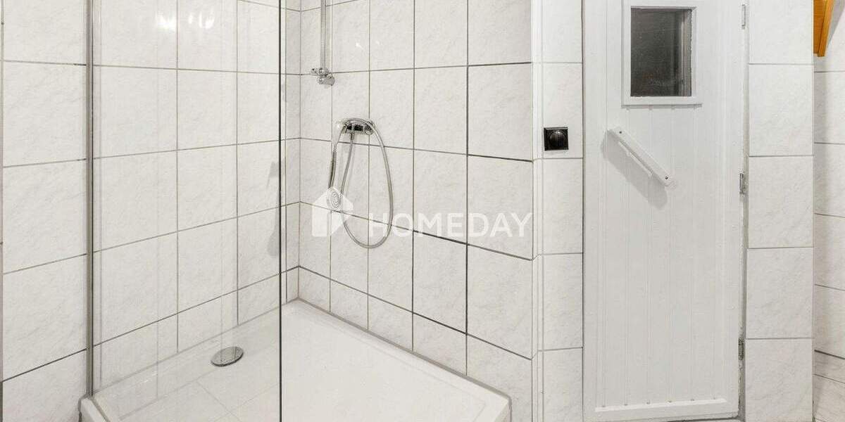 Etagenwohnung Duisburg Marxloh - 3 Zimmer, 106 m&sup2;, 99.000&euro; | Angebot:25373572