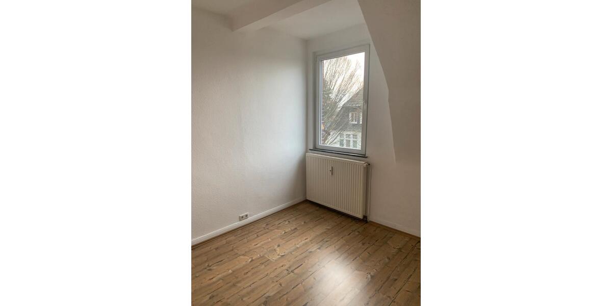 RE-West Altbauwohnung 2 Zi., KDB, DG, 55 qm, saniert, kein Balkon 2.5 zimmer