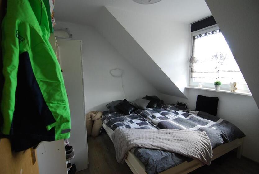 Zentrale 3,5 Zimmer Wohnung Dachgeschoss Fußbodenheizung zimmer