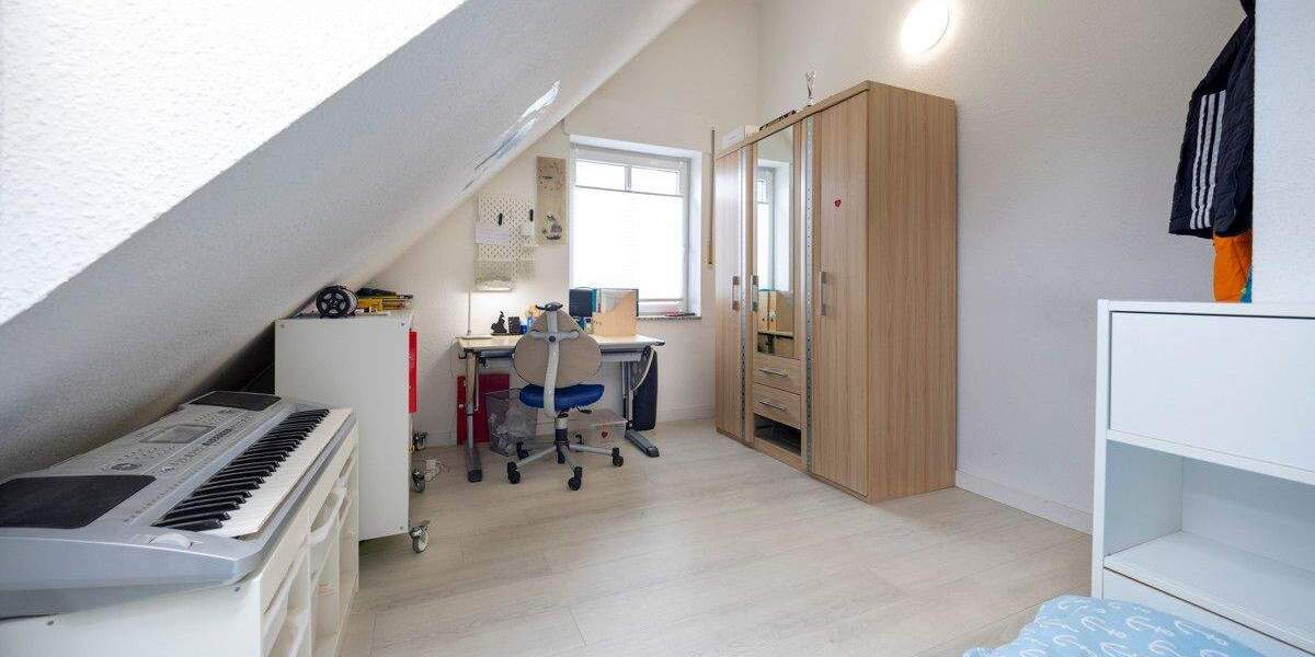 Reiheneckhaus mit 5 Zimmern und Garten in familienfreundlicher Lage von Osterath 5 zimmer