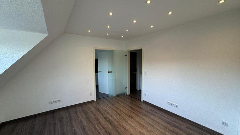 Moderne helle Wohnung 2ZKDB Erstbezug saniert Dachgeschoss Inrath 2 zimmer