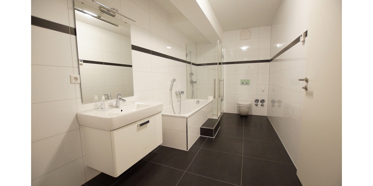 Moderne und großzügige 5 Zimmer-Wohnung über zwei Etagen mit separatem Eingang und Einbauküche - Maisonettenwohnung Düsseldorf Heerdt | Angebot:26971454