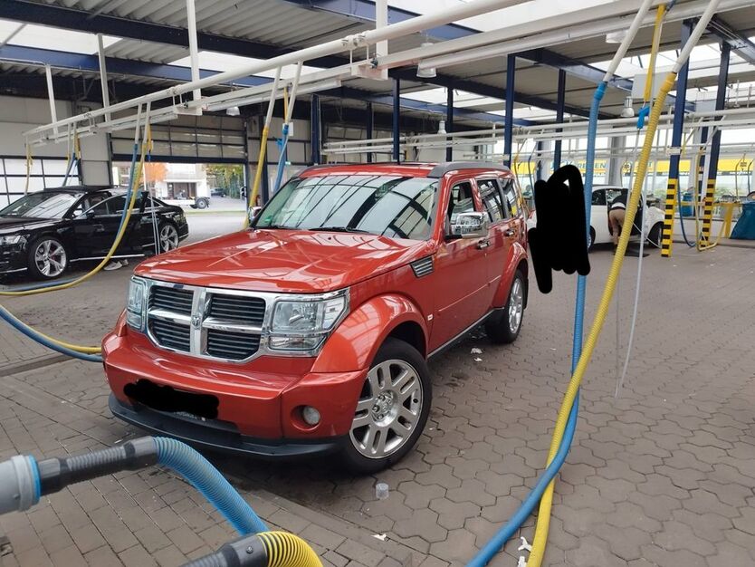 Dodge Nitro 195.000 km 9.500 € Essen 45328
