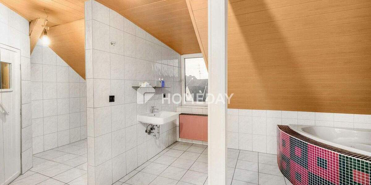 Etagenwohnung Duisburg Marxloh - 3 Zimmer, 106 m&sup2;, 99.000&euro; | Angebot:25373572