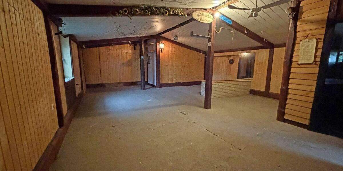 Doppelhaushälfte inklusive Nebengebäuden mit Gestaltungspotenzial in Alpen-Menzelen! 3 zimmer