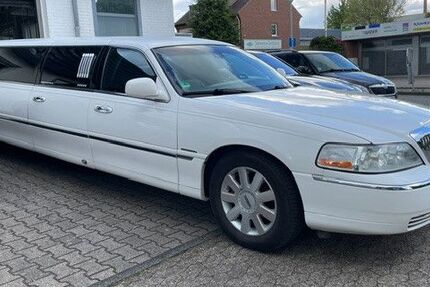 Lincoln Town Car 335.700 km 15.999 &euro; Krefeld 47809