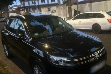 VW Tiguan 127.000 km 8.999 &euro; Duisburg 47138