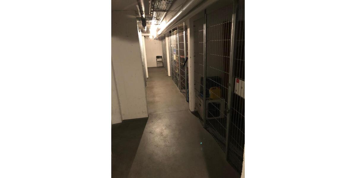 Klein Dachgeschosswohnung in der 4.Etage 2.5 zimmer