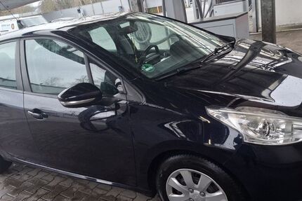 Peugeot 208 112.000 km 3.700 &euro; Essen 45307