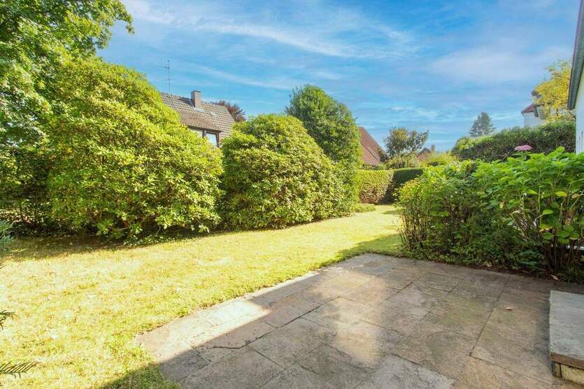 Blömker! Freistehendes Einfamilienhaus mit traumhaften Garten und zwei Garagen am Wittringer Wald! 4 zimmer